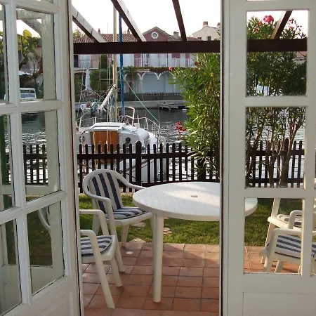 Appartement Avec Amarrage Et Jardin *